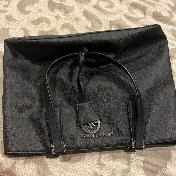 Black Michael Kors bag never used - Picture 2 of 3